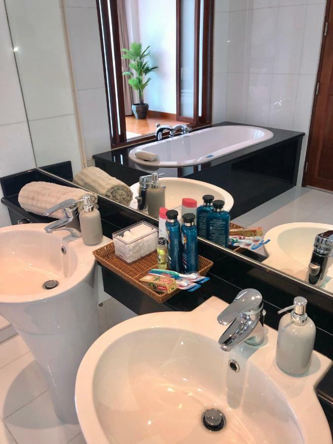 D-Lux 4 Bed Beachfront Apartment With Sea View Panwa-stranden Eksteriør billede